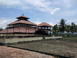 Cerita Masjid Dibangun di Atas Reruntuhan Candi