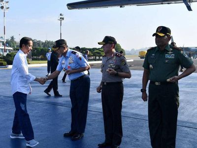 Ultah ke-57, Ini Deretan Sneakers Jokowi yang Sempat Viral