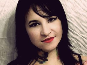 Seniman Tato Cantik Asal Brazil Ini Sulap Bekas Luka KDRT Jadi Bunga