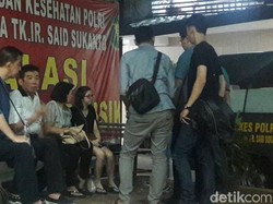 Keluarga Davidson Korban Perampokan di SPBU Datangi RS Polri