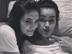 Antar Jenazah Jupe di Ambulance, Luna Maya Terus Mencoba Ikhlas