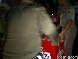 Gelar Razia di Kolong Tol Kalijodo, Petugas Sita Miras dan Kondom