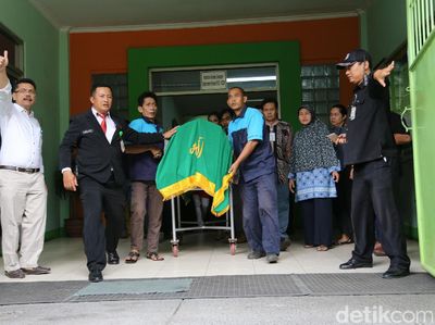 Jenazah Jupe Dibawa ke Rumah Duka