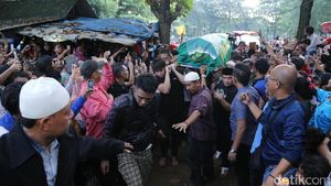 Warga Padati Pemakaman Jupe