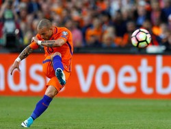 Sneijder Ultah, Cetak Gol, Bikin Rekor