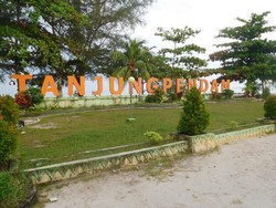 Nyore di Pantai Tanjung Pendam Belitung