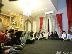 Suasana Tahlilan di Rumah Duka Jupe