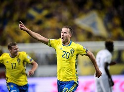 Gol dari Tengah Lapangan di Injury Time Menangkan Swedia atas Prancis