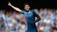 Banyak yang terkejut saat City berani membayar total 50 juta pound sterling untuk membawa John Stones dari Everton. Penampilannya kerap dikritik, meski terus dibela Pep Guardiola. (Stu Forster/Getty Images)