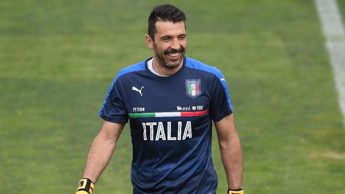 Gianluigi Buffon kembali ke Timnas Italia. (Foto: Getty Images/Claudio Vila)