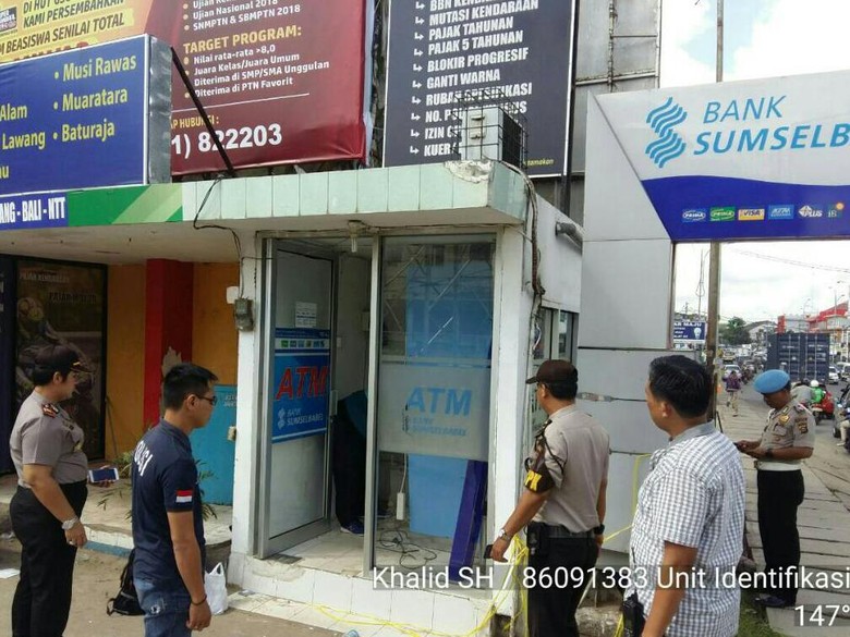 Pencuri Angkut Mesin ATM Bank Sumsel Babel di Palembang