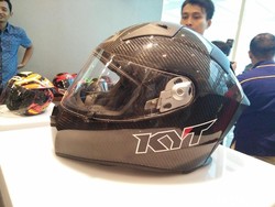 Helm Lokal Berstandar Pebalap MotoGP