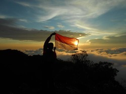 Mendaki Gunung Ciremai Rayakan HUT RI, Kamu Harus Booking Online