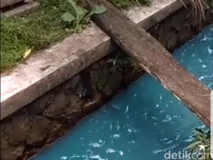 Selokan Berwarna di Cipanengah Sukabumi Tercemar Limbah B3