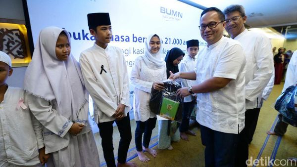 Bank Mandiri Santuni 21.000 Anak Yatim