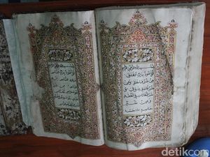 Alquran Tulisan Tangan Pangeran Diponegoro di Masjid Langgar Agung Alquran Tulisan Tangan Pangeran Diponegoro di Masjid Langgar Agung