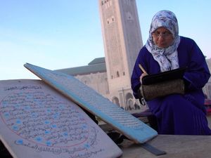Berjumpa Nuriyyah, Guru Kaligrafi Wanita Pertama di Maroko