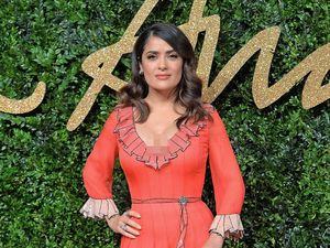 Bukan Keriput dan Menopause, Ini yang Salma Hayek Takutkan di Usia 50