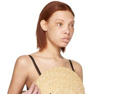 Dress Berbahan Topi Seharga Rp 39 Jutaan Ini Bikin Netizen Bingung