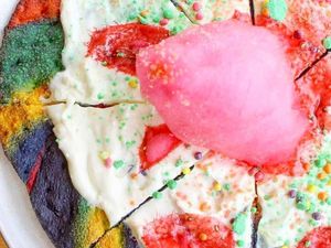 Wah, Akhirnya Pizza Juga Terkena Tren Warna-warni Unicorn!