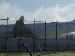 China Eastern Mendarat di Sydney dengan Lubang pada Mesin