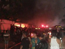 Kebakaran di Pasar Kramat Jati Melanda Sentra Kios Bumbu Dapur