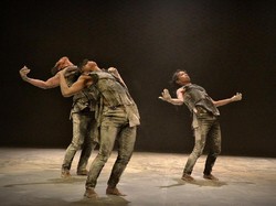 Melati Suryodarmo Pentaskan Vertical Recall di Helatari 2017