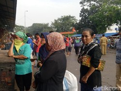 Bahu Jalan Pasar Kramat Jati Bisa untuk Penampungan Sementara