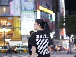 Tren Boots Denim Selebriti, Dipakai Syahrini Sampai Kim Kardashian