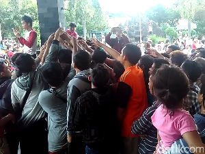 Penukaran Uang Baru di Blitar Diwarnai Kericuhan