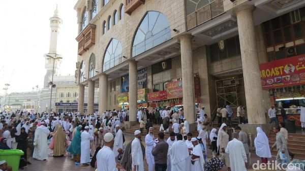 Keistimewaan Sarapan di Depan Masjidil Haram