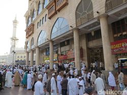 Video Pasar Kaget Makkah, Bakso hingga Gorengan Ada!