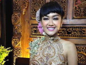 Foto: Pesona Julia Perez dalam Balutan Kebaya Anne Avantie