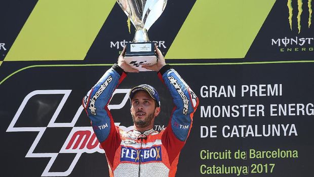 Andrea Dovizioso merayakan kemenangan MotoGP Catalunya musim lalu.