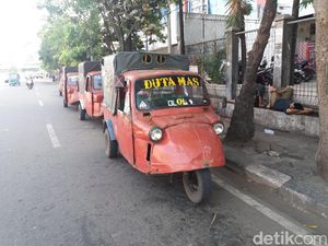 Trayek Dihapus Pemprov DKI, Sopir Bemo Masih Mangkal di Grogol