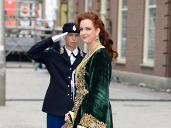 Inspirasi Baju Lebaran dengan Abaya ala Puteri Maroko Lalla Salma