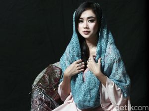 Jalani Puasa Penuh, Aura Kasih Dihadiahi Sepatu Saat Kecil
