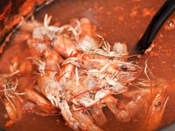 Jangan Buang Kulit Udang, Buat Jadi Kaldu yang Gurih Lezat!