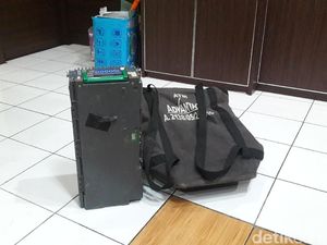 Petugas PPSU Penemu Tas Isi Uang ATM Rp 250 Juta Diperiksa Petugas PPSU Penemu Tas Isi Uang ATM Rp 250 Juta Diperiksa