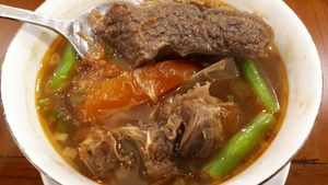 Suka Masakan Indonesia? Cicipi Cireng Banjur dan Asam-Asam Iga di Sini