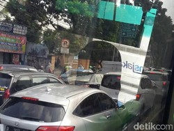 Jalur TransJ Warung Buncit Arah Kuningan Macet Parah