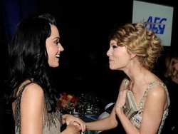 Akhirnya! Katy Perry Akhiri Pertikaian dengan Taylor Swift