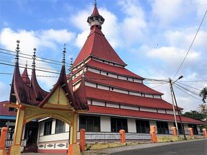 Masjid Raya Limokaum, Kubahnya Mirip Pagoda Buddha