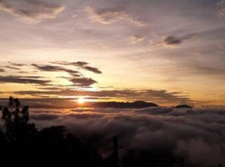Berburu Mentari di Atas Awan Lolai, Masya Allah Indahnya!