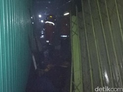 Kebakaran di Pasar Kramat Jati Diduga Berasal dari Kios Sembako