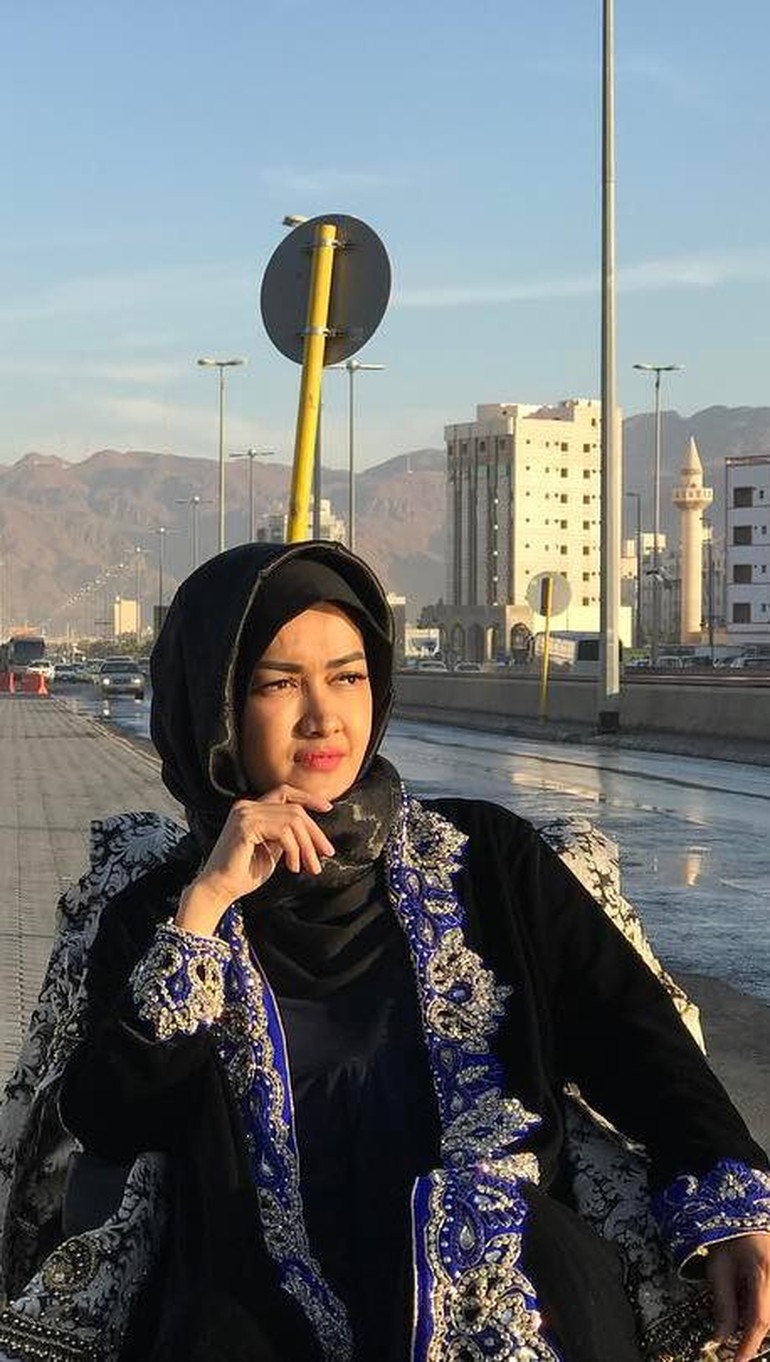 Foto Mengenang Jupe Tampil Cantik Memakai Jilbab