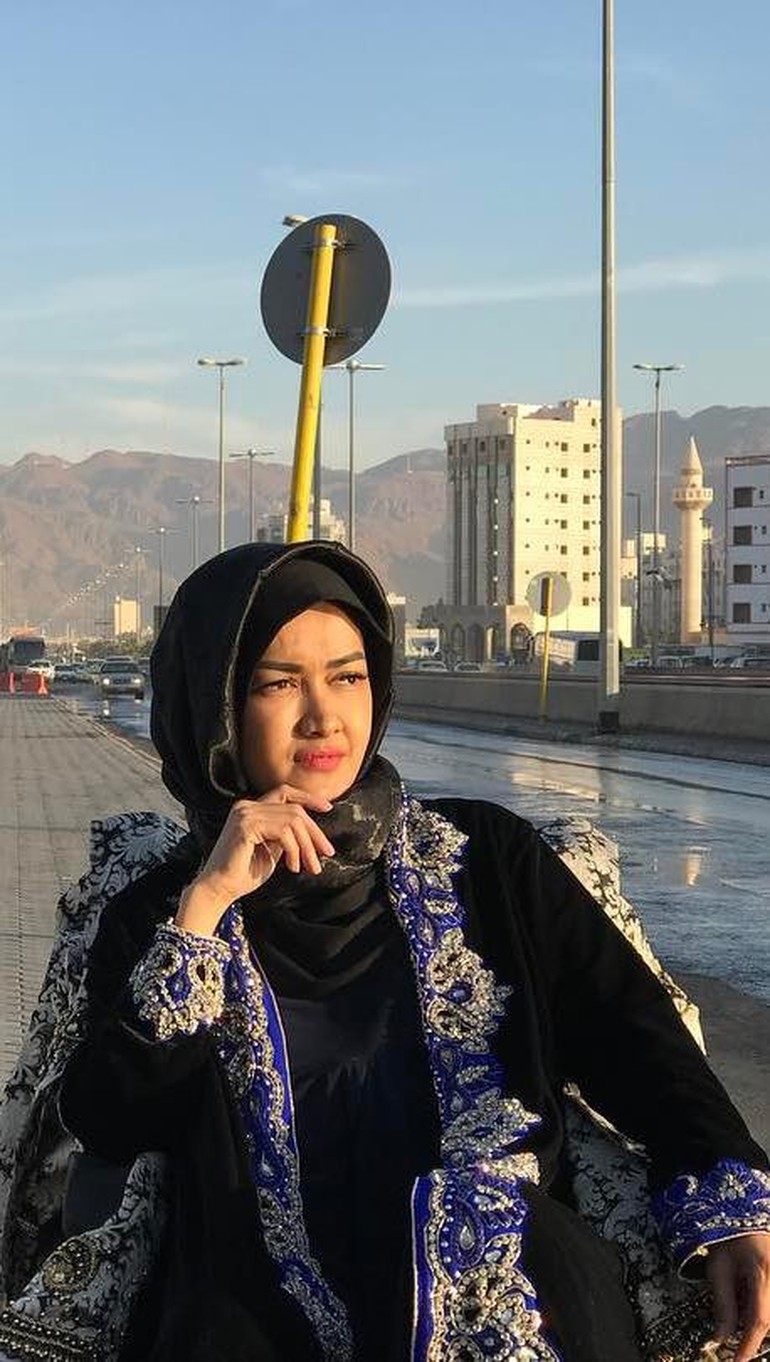 Foto Mengenang Jupe Tampil Cantik Memakai Jilbab Foto Mengenang Jupe Tampil Cantik Memakai Jilbab