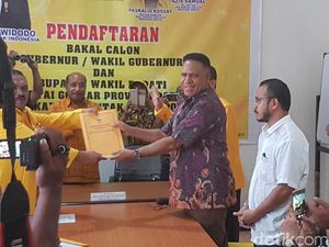 Irjen Paulus Waterpauw Daftar Cagub Papua Lewat Golkar