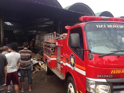 Api Muncul Kembali di Pasar Kramat Jati, Pemadam Balik Lagi