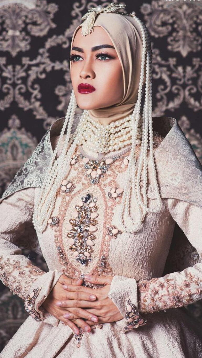 Foto Mengenang Jupe Tampil Cantik Memakai Jilbab